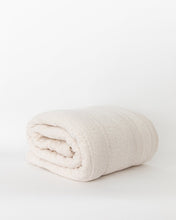 Load image into Gallery viewer, Snow Leopard Cotton Quilt