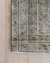 Load image into Gallery viewer, Vintage Rug No. 149