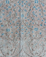 Load image into Gallery viewer, Vintage Rug No. 62