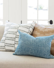 Load image into Gallery viewer, Ojos Pillow Cover
