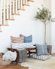 Load image into Gallery viewer, Ojos Pillow Cover