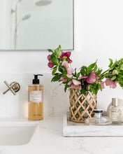 Load image into Gallery viewer, Savon Liquide Hand &amp; Body Soap
